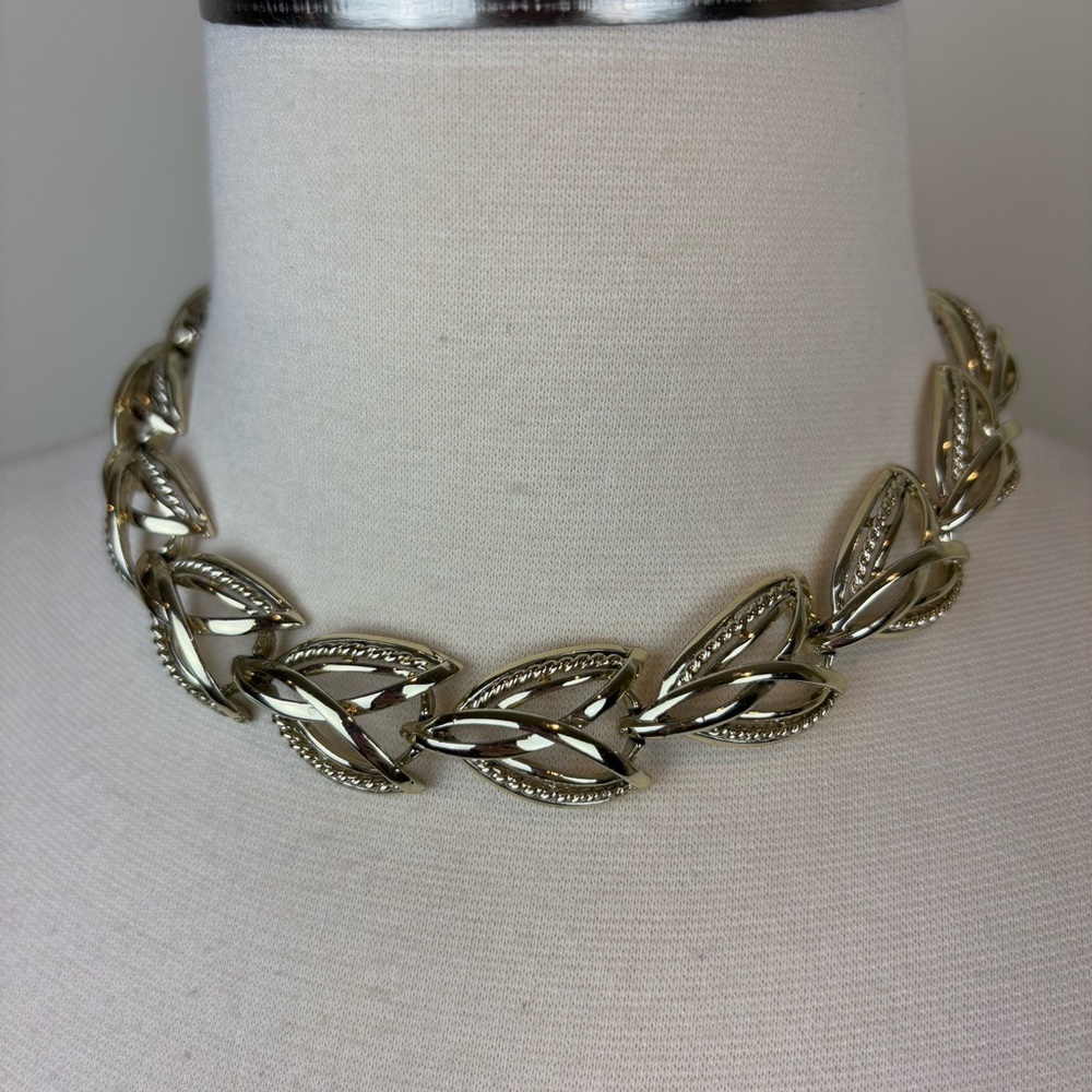 Vintage‎ Star Necklace Choker Gold Tone Braid Leaf Adjustable 1960s Jewelry